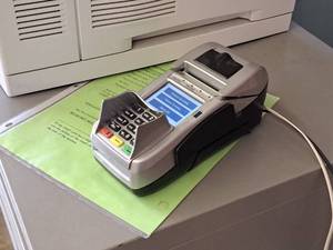 lot 504 image: First Data Credit Card Reader FD130
