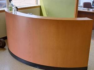 lot 505 image: Receptionist Desk