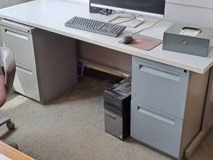 lot 507 image: Metal Office Desk