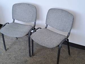 lot 510 image: Lot of (2) ClothMetal Office Arm Chairs