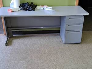 lot 511 image: Office Desk 3-drawer