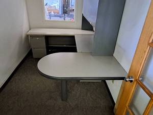 lot 514 image: Office Desk Set - U-Shape Desk with Desktop Bookcase