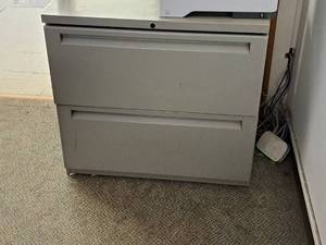 lot 516 image: Metal Lateral File Cabinet 2-drawer