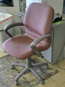 lot 515 image: Rolling Office Arm Chair