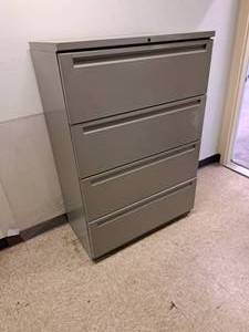 lot 521 image: Metal Lateral File Cabinet 4-drawer