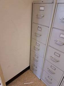 lot 522 image: Hon Metal File Cabinet 5-drawer