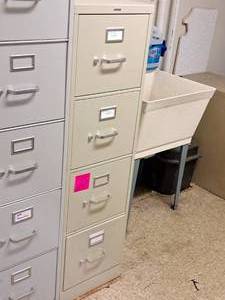 lot 525 image: Hon Metal File Cabinet 4-drawer