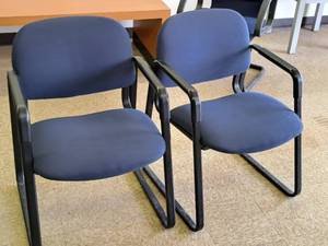 lot 538 image: Lot of (2) Office Entry Arm Chairs