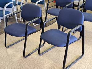 lot 540 image: Lot of (2) Office Entry Arm Chairs