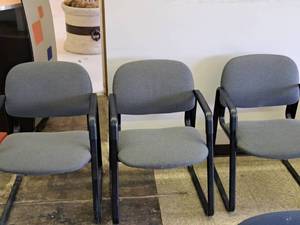 lot 542 image: Lot of (3) Office Entry Arm Chairs