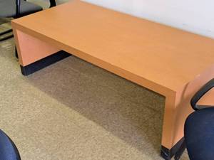 lot 547 image: 61 Table