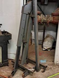 lot 410 image: Engine Lift