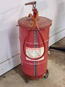 lot 425 image: 16-Gallon Metal Rolling Dexron IIIEMercon Automatic Transmission Fluid Drum 40x16