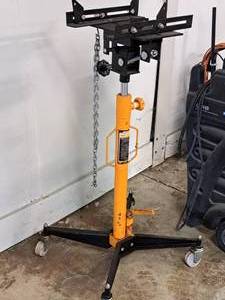 lot 426 image: 1100-lbs High Lift Transmission Jack