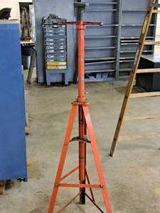 lot 432 image: 1 12-Ton Under Hoist Stand