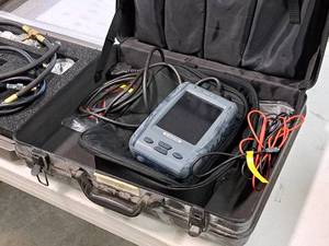 lot 438 image: Suzuki SDT Oscilloscope DN-IT2-001 with Case