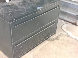 lot 449 image: Hon Metal Lateral File Cabinet 2-drawer