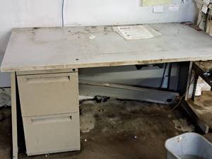 lot 462 image: Office Desk