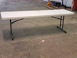 lot 478 image: 8 Folding Table