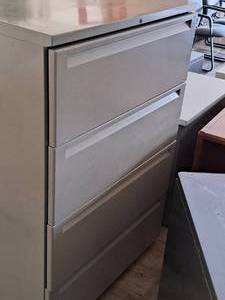 lot 554 image: Metal Lateral File Cabinet 4-drawer