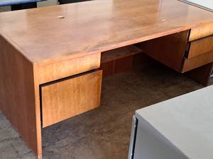 lot 559 image: Wood Office Desk 5-drawer