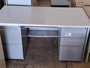 lot 557 image: Metal Office Desk 6-drawer