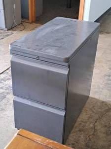 lot 561 image: Metal Wheeled File Cabinet 2-drawer