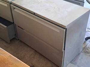 lot 564 image: Metal Lateral File Cabinet 2-drawer