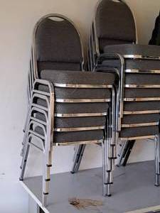 lot 572 image: Lot of (5) PaddedMetal Stackable Conference Chairs