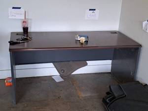 lot 481 image: Office Computer Desk