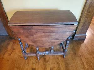 lot 12 image: Drop-Leaf End Table