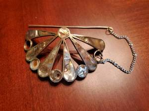 lot 44 image: Mother Of Pearl Inlay Hairclip