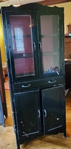 lot 67 image: Wood Cabinet