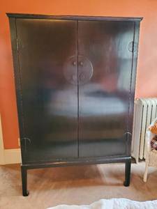 lot 71 image: Large Armoire