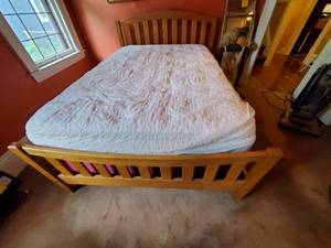lot 75 image: Full Size Bed