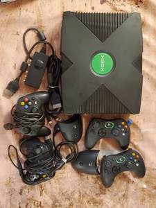 lot 133 image: Xbox Console