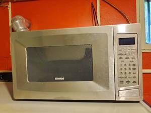 lot 148 image: Kenmore Microwave