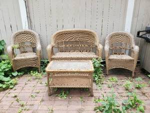 lot 97 image: Wicker Patio Set