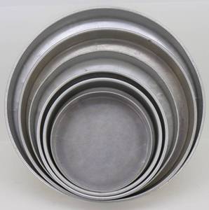 lot 6 image: (6) Round Aluminum Cake Pans