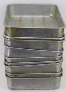lot 7 image: (9) 13x9x2-12 Cake Pans