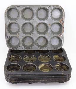 lot 11 image: (10) Cupcake Pans
