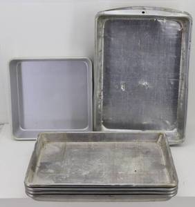 lot 13 image: misc Baking Pans