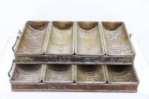 lot 15 image: Bread Pans