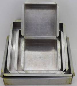 lot 17 image: (6) Cake Pans