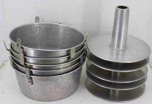 lot 18 image: (5) 9 Cake Pans