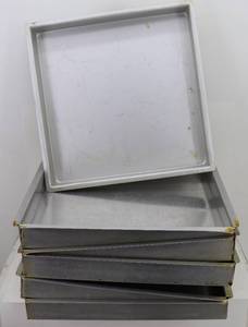 lot 20 image: (6) square Alum Baking Pans