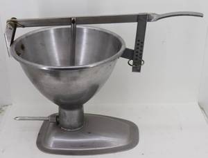 lot 25 image: CakeDonut Filler