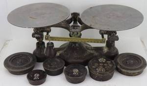 lot 28 image: Vintage Detecto Scale #2 with weights