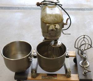 lot 35 image: Hobart A-120 110v Table Top Commercial Mixer