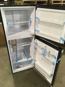 Magic Chef 10.1 cu. ft. Top Freezer Refrigerator in Black  Customer Returns See Pictures